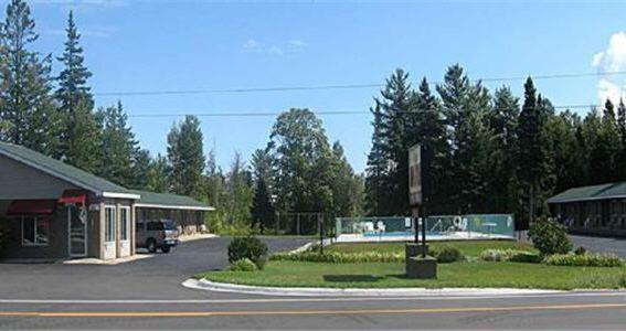 Capri Motel Mackinaw City Buitenkant foto