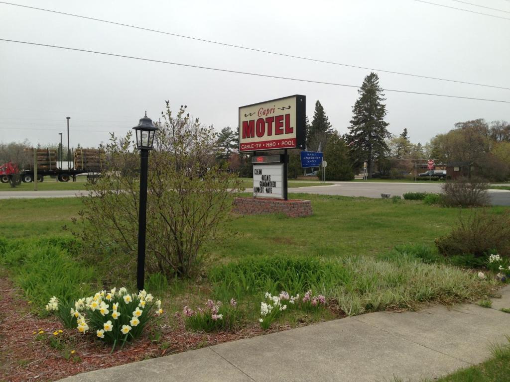 Capri Motel Mackinaw City Buitenkant foto